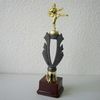 Motivständer 137 mit KICK Figur Wettkampfartikel Ehrungen Pokale Trophäen Pokal Auszeichnungen