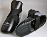 Fußschutz in grau-schwarz mit Zehentasche